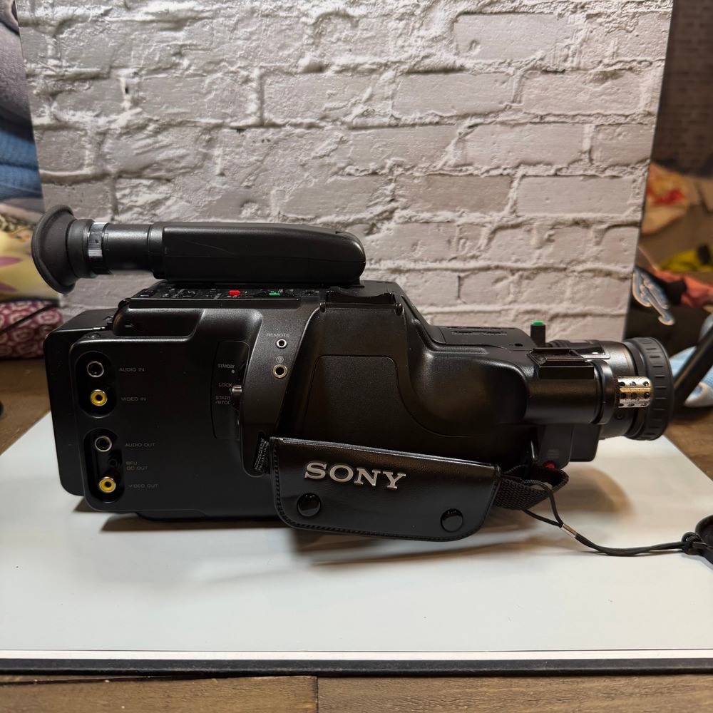 Vintage Sony CCD-F45 Video8 8mm Handycam Camcorder Powers On Case AC Adapter